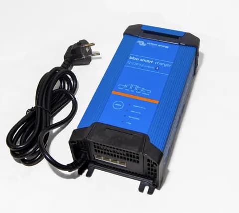 Victron Blue Smart IP22 Charger 12/30(3) 230V CEE 7/7